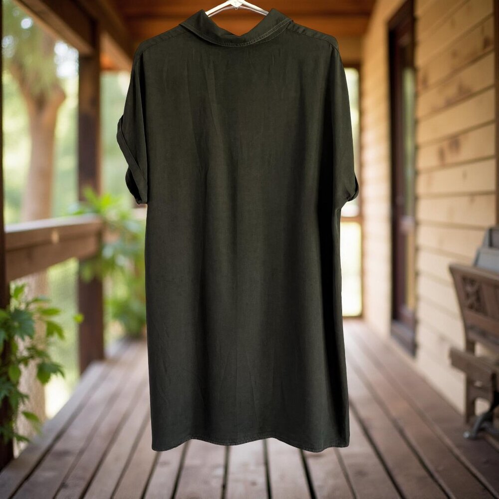Elegant Dark Green Button-Down Midi Dress - Picture 2 of 6